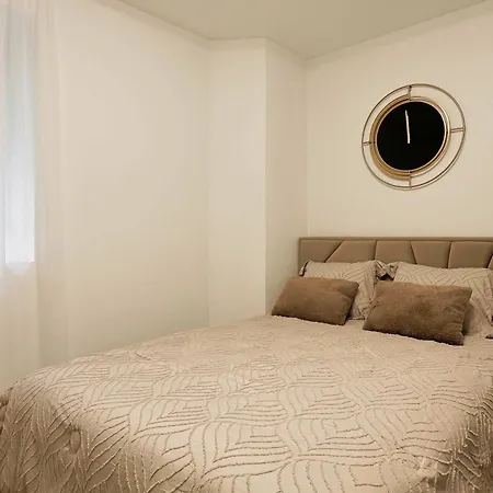 Scheffel Residences, Premier